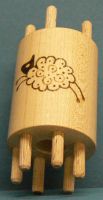 Double ended bobbin with 4/6 wooden pegs